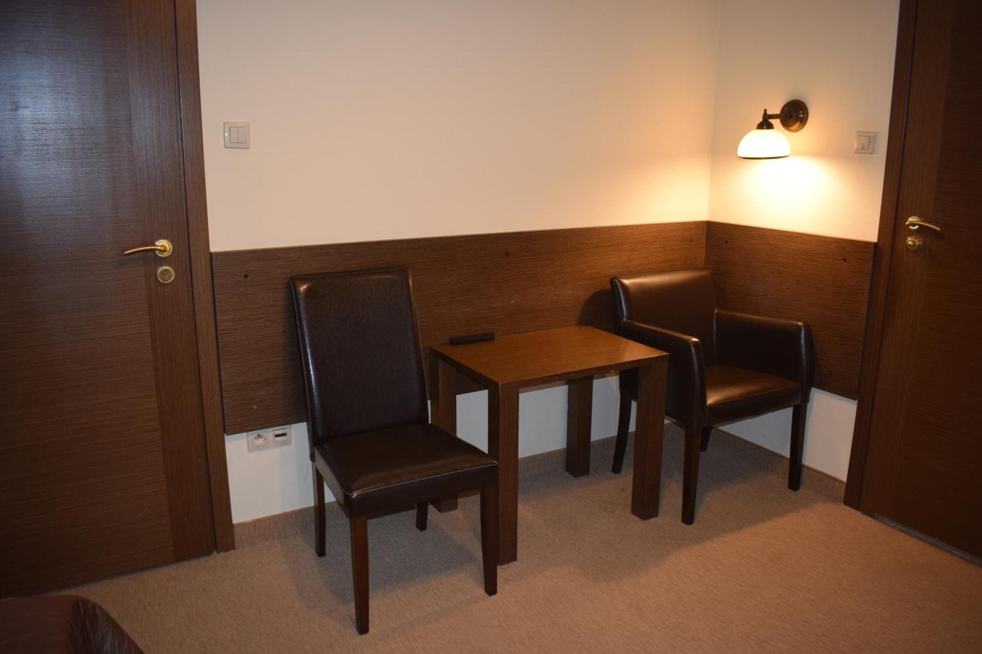 Hotel Orlik 克雷尼察 外观 照片