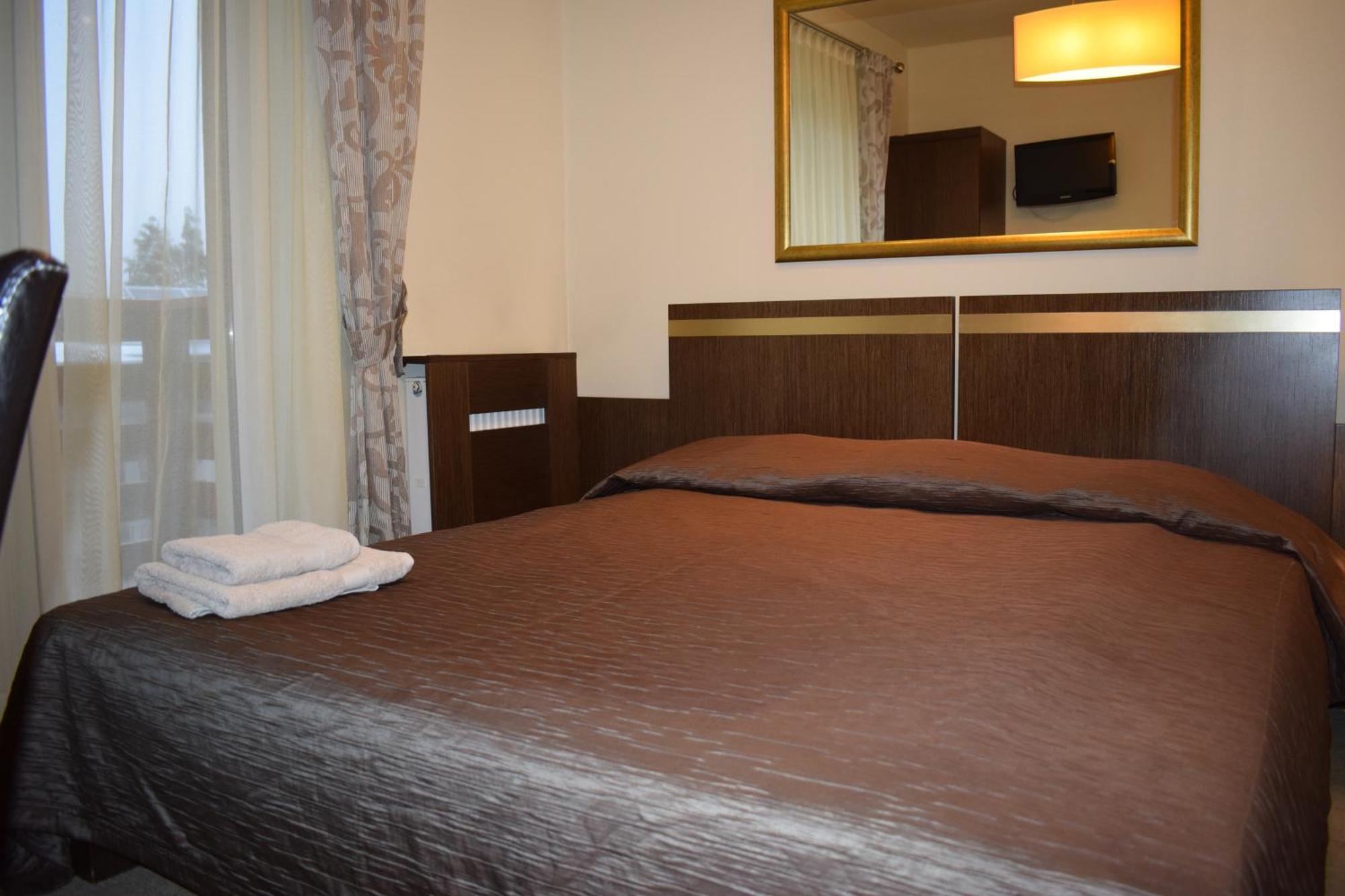 Hotel Orlik 克雷尼察 外观 照片