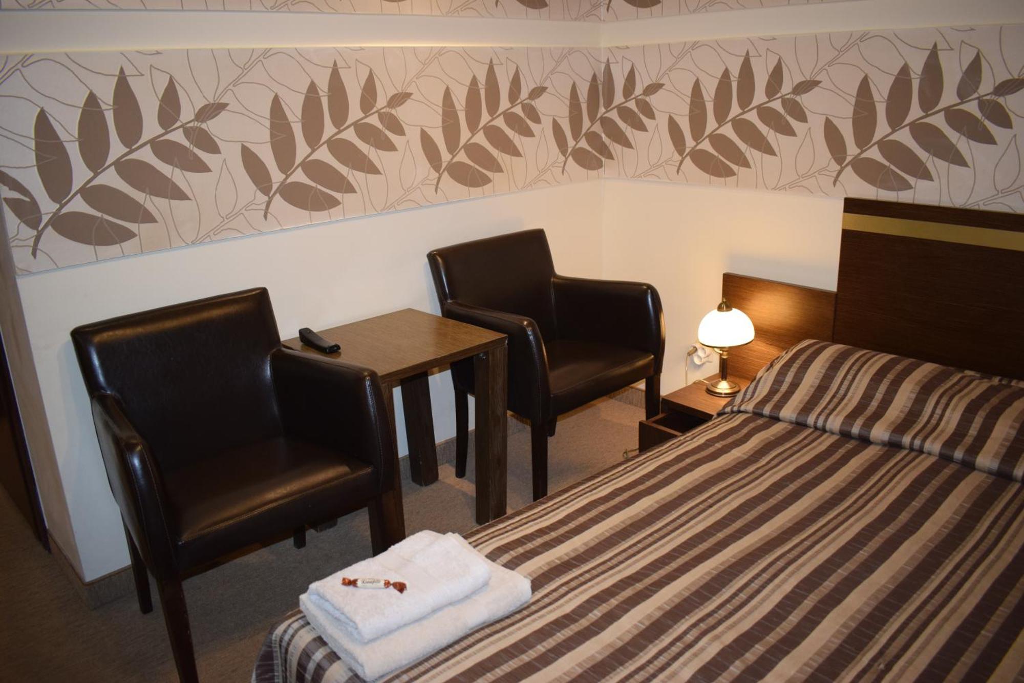 Hotel Orlik 克雷尼察 外观 照片